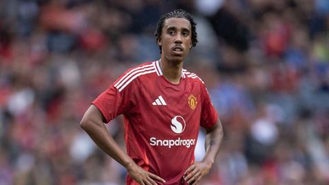 Leny Yoro gọi phòng tập gym ở MU là ngôi nhà mới