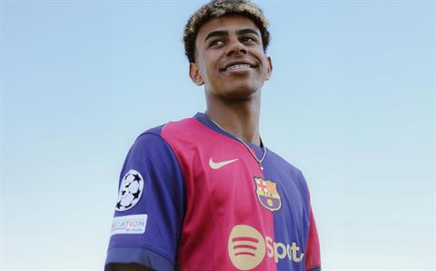 Lamine Yamal: “Thật khó tin cầu thủ hay nhất thế giới từng tắm cho em”