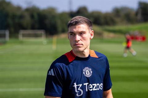 Manuel Ugarte: Không phải Rodri nhưng sẽ giải quyết điểm yếu của Man United