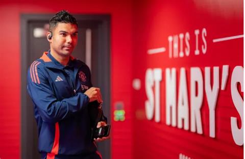 Erik ten Hag giải thích quyết định loại Casemiro