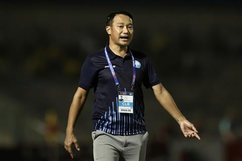 HLV Vũ Hồng Việt thừa nhận khó khăn khi thiếu vắng Xuân Son