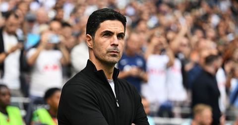 Mikel Arteta phản ứng khi lối chơi của Arsenal bị gọi là "ma thuật đen"