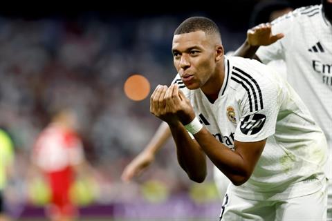 Carlo Ancelotti không yêu cầu Kylian Mbappe phải phòng ngự