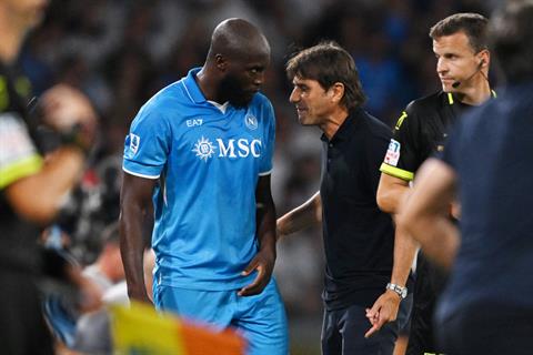 HLV Conte khẳng định Napoli không thể vô địch Serie A chỉ nhờ cầu nguyện