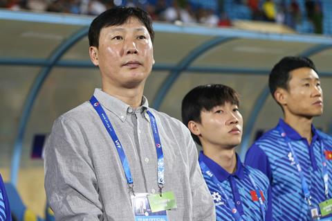 Hai tháng để HLV Kim Sang Sik làm mới ĐT Việt Nam