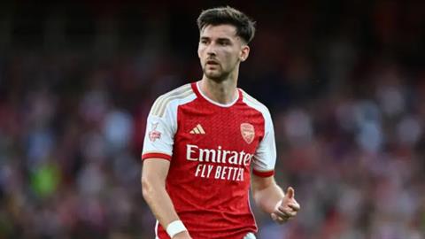 HLV Arteta bất ngờ lên tiếng về tương lai Kieran Tierney