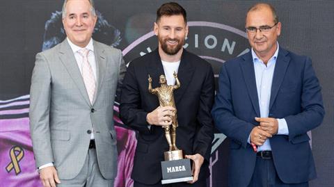 VIDEO: Messi được trao danh hiệu Cầu thủ vĩ đại nhất lịch sử bóng đá thế giới
