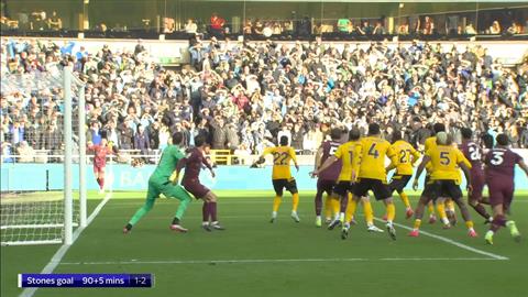 HLV Wolves nổi giận vì trọng tài công nhận bàn thắng của Man City