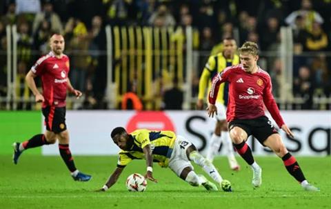 Erik ten Hag lo lắng về Rasmus Hojlund sau trận hòa Fenerbahce