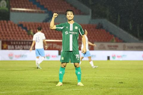 Công Phượng trở lại HAGL, thoải mái trò chuyện cùng GĐKT Vũ Tiến Thành