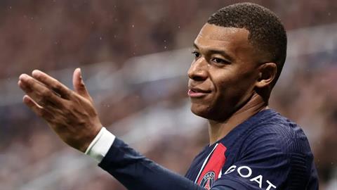 Kylian Mbappe đáng lẽ phải bị PSG bán từ năm 2021
