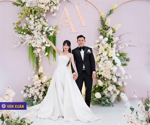 Hậu vệ Hà Nội kết hôn sau 4 năm hẹn hò