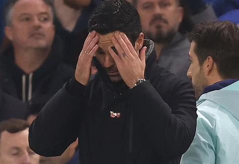 Mikel Arteta thất vọng sau trận hòa Chelsea