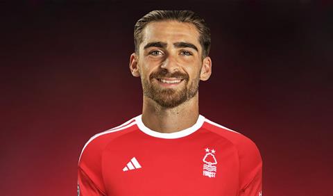 Tiểu sử tiền vệ Jota Silva của Nottingham Forest