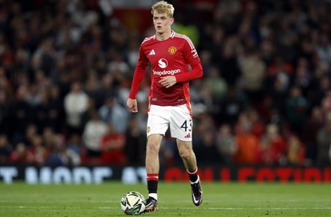 Tiểu sử tiền vệ phòng ngự Toby Collyer