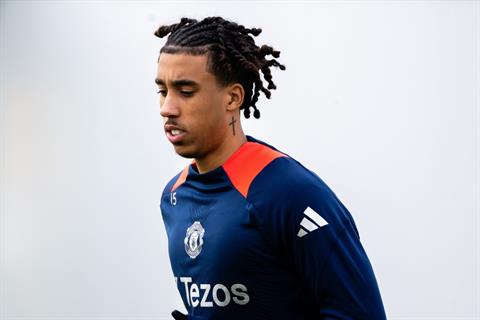 Leny Yoro chỉ ra khó khăn trong quá trình hòa nhập ở MU