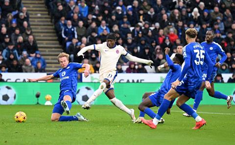 HLV Leicester City nhắc tới trọng tài sau trận thua Chelsea