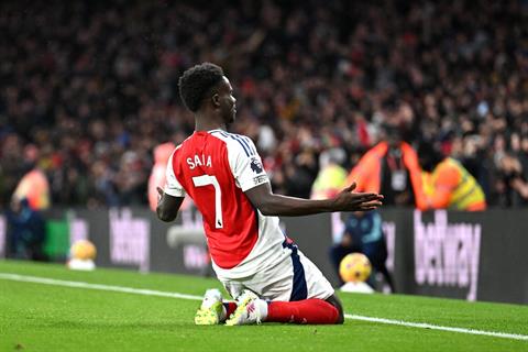 HLV Arteta bảo vệ Bukayo Saka trước chỉ trích từ Harry Kane