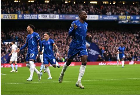 Gary Neville thay đổi quan điểm về Nicolas Jackson