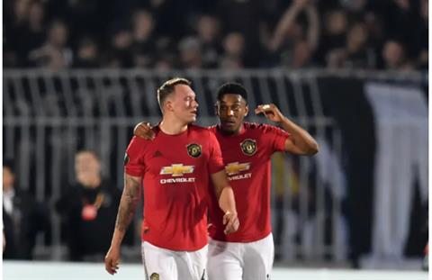 Phil Jones tiết lộ bất ngờ về Anthony Martial