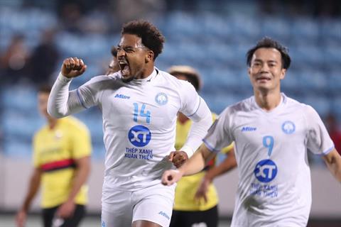 Xuân Son lập kỷ lục tiền lót tay tại V.League khi gia hạn dài hơi với Nam Định