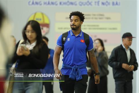 ĐT Việt Nam hết vé máy bay từ Singapore trở về