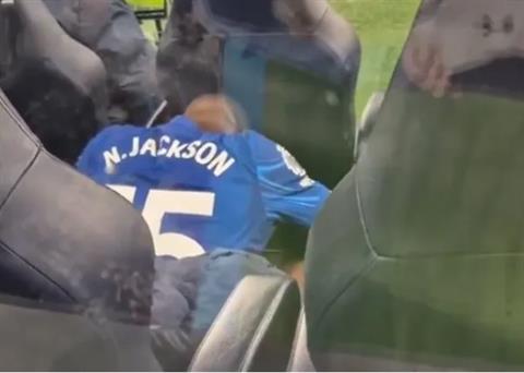 Đoạn video đáng lo ngại về Nicolas Jackson 