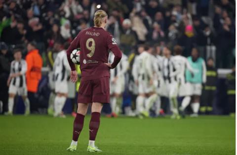 Rio Ferdinand dự đoán kết quả trận derby Manchester sau thất bại của Man xanh trước Juventus