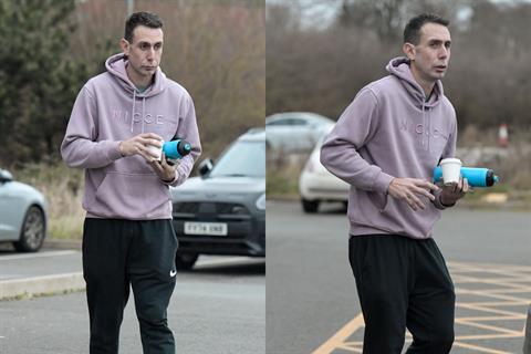 Cựu trọng tài David Coote xin lỗi sau hàng loạt scandal