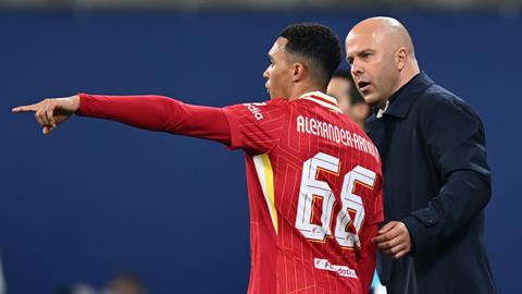 Alexander-Arnold: "Đừng vội loại Man City khỏi cuộc đua vô địch"