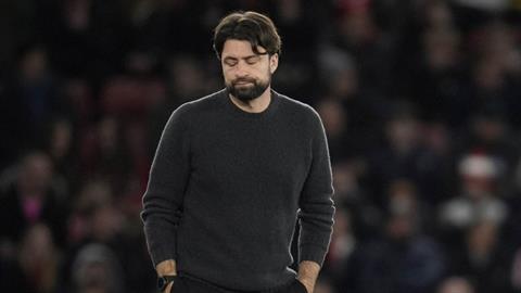 Southampton sa thải HLV sau trận thua thảm Tottenham