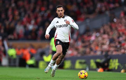 Man United được khuyên chiêu mộ hậu vệ trái của Fulham