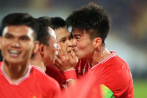 Tuyển thủ Việt Nam hiếm hoi đối đầu cả hai đội bóng thành Manchester