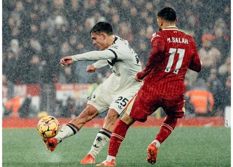 Paul Scholes ngạc nhiên với Manuel Ugarte