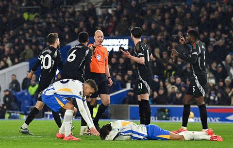 Howard Webb: "Quả penalty của Brighton trước Arsenal là chính xác"