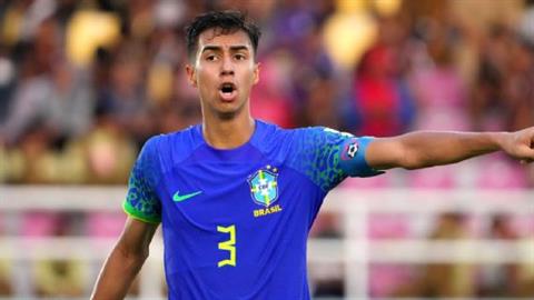 Man City theo đuổi sao trẻ Vitor Reis của Brazil