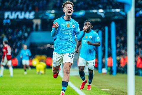 Cựu sao U21 Anh hạnh phúc khi lập cú hat-trick cho Man xanh