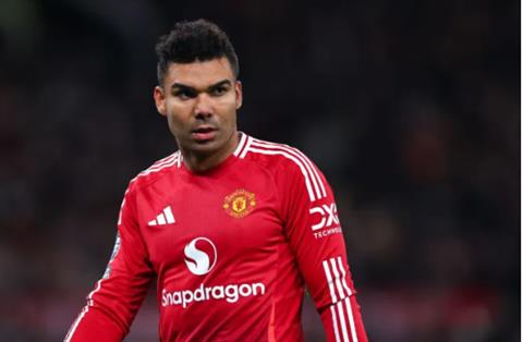 Rio Ferdinand khuyên Casemiro rời MU vào tháng 1