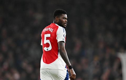 Thomas Partey nhận chỉ trích ở bàn thua quyết định của Arsenal