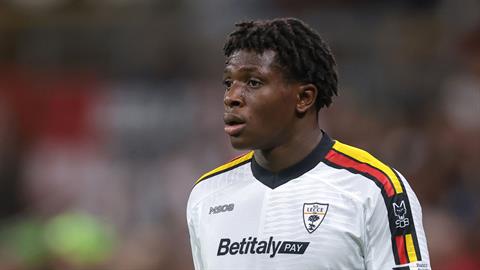 Man United đàm phán chiêu mộ hậu vệ trái của Lecce