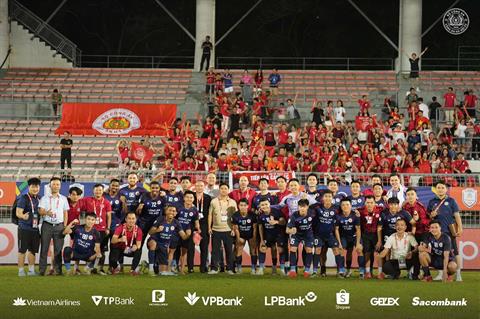 Quang Hải và đồng đội nhận thưởng khủng sau khi giành vé dự bán kết Cúp C1 ĐNA