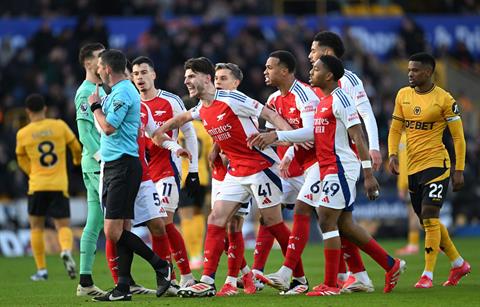 Premier League giải thích lý do Lewis-Skelly nhận thẻ đỏ trước Wolves