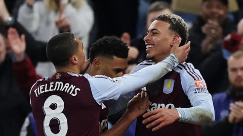 Sao Aston Villa đi vào lịch sử Champions League