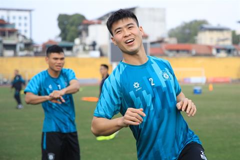 Phản ứng của Duy Mạnh, Xuân Mạnh trong ngày Hà Nội FC ra mắt HLV