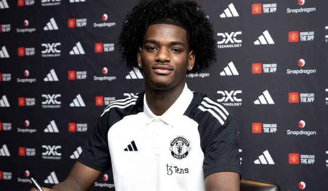 Sao mai 18 tuổi chính thức gia nhập Man United