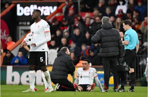 Arne Slot xác nhận Alexander-Arnold nghỉ trận gặp Tottenham