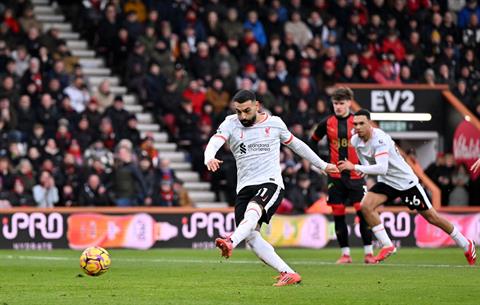 HLV Bournemouth bức xúc với quả penalty ở trận thua Liverpool
