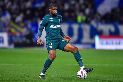 Tottenham đạt thỏa thuận chiêu mộ trung vệ của Lens