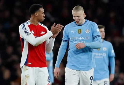 Gary Neville chỉ trích sao Arsenal sau trận thắng Man City