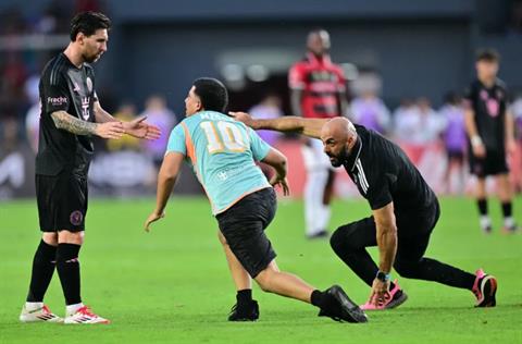 Vệ sĩ của Lionel Messi bị đánh bại
